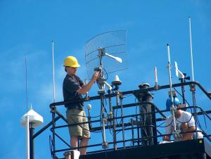 Mounting atennas during MakaiEx, Kauai, 2005